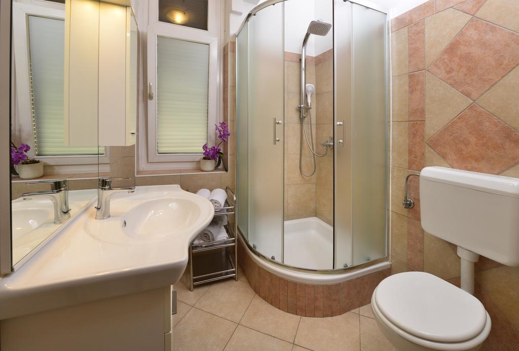 Vila Regina Rooms Karlovac Exterior photo