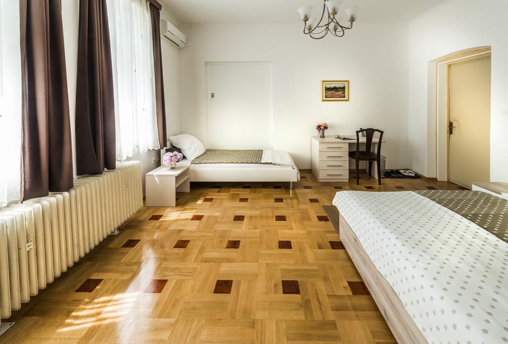 Vila Regina Rooms Karlovac Exterior photo