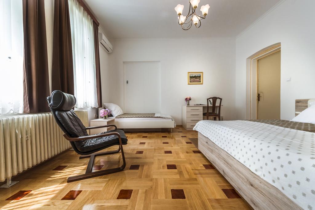 Vila Regina Rooms Karlovac Exterior photo